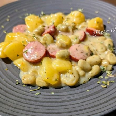 Dicke Bohnen mit Kartoffeln untereinander