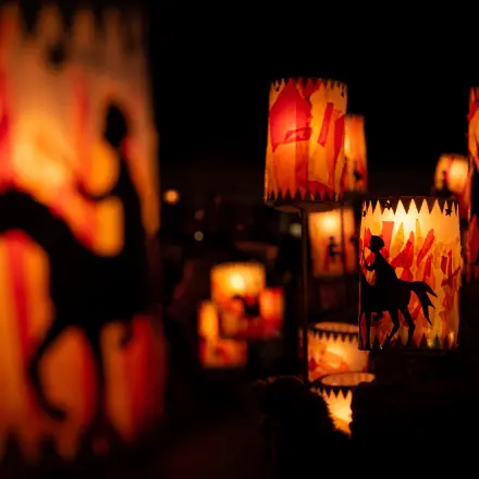 „Warum gehen wir zu St. Martin Laterne laufen?“