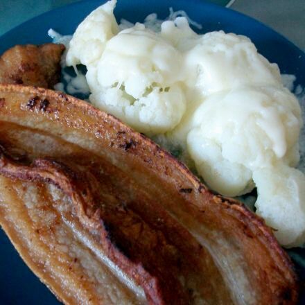 Blumenkohl mit Butter und Schweinebauch