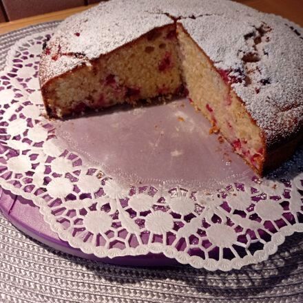 Rührkuchen mit Johannisbeeren