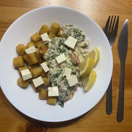 Spinat-Frischkäse-Soße mit Gnocchi