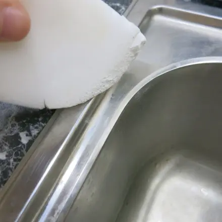 Edelstahlspüle mit Radierschwamm wie neu