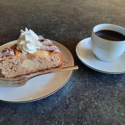 Apfelkuchen mit Haselnuss