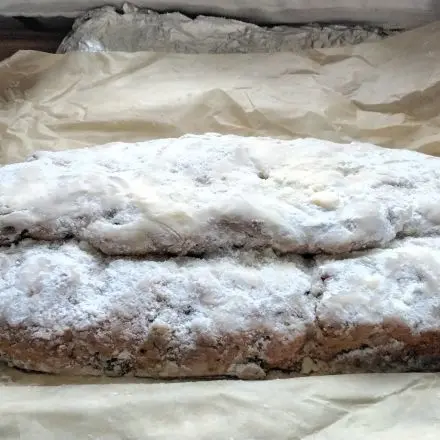 Mandelstollen mit Rosenwasser