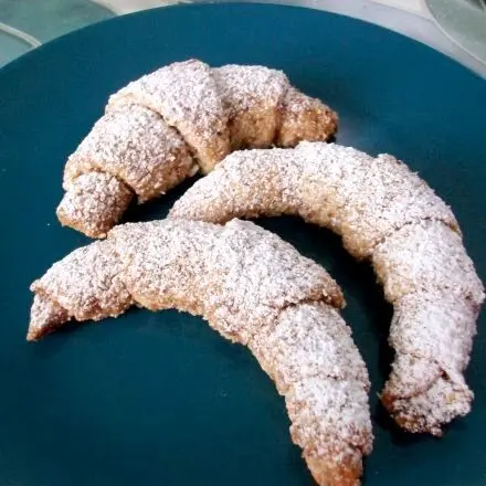 Mandelhörnchen mit Zimt