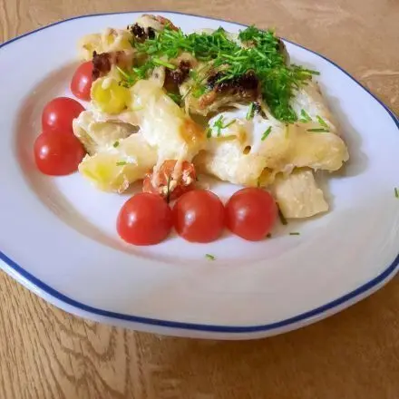 Rigatoni-Auflauf mit Hack, Schinken und Gemüse