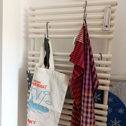 Haken für Handtuchheizkörper: Tipp für mehr Stauraum