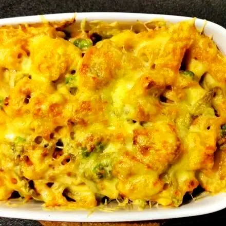 Überbackenes Tris di Pasta mit Erbsen