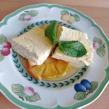 Karamellisierte Äpfel mit Vanilleeis