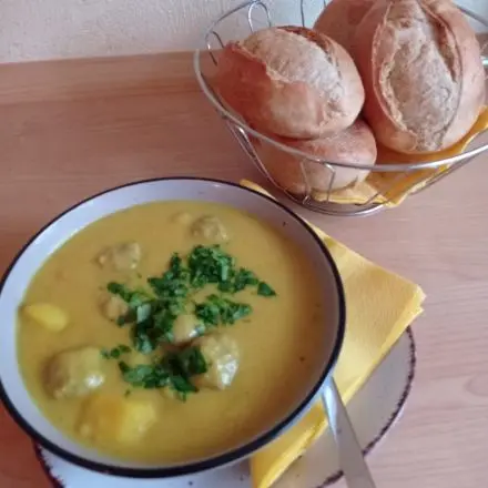 Kartoffelsuppe mit Hackbällchen