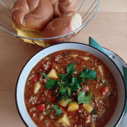 Puszta-Topf mit Speckwürfeln