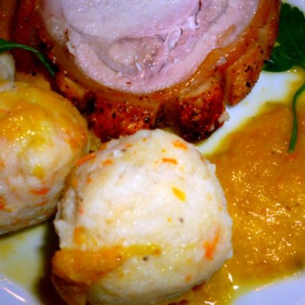 Knuspriger Spanferkel-Rollbraten