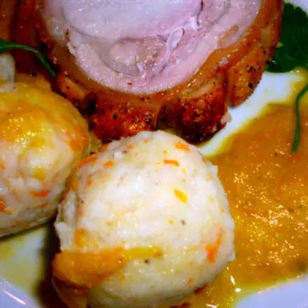 Knuspriger Spanferkel-Rollbraten