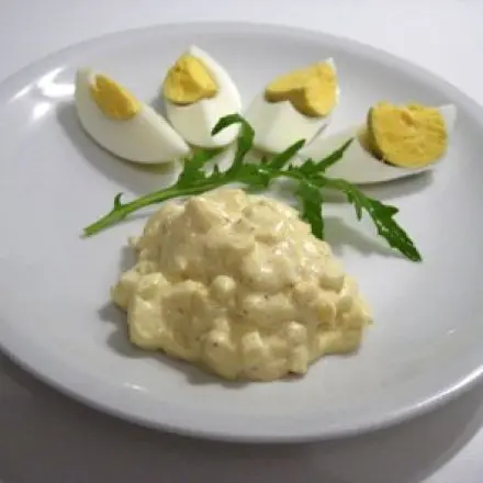 Tramezzini mit Eieraufstrich und Rucola