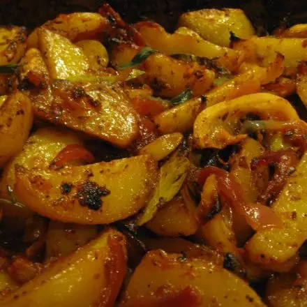 Kreolische Kartoffelspalten