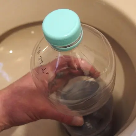Klo verstopft? Plastikflasche hilft!