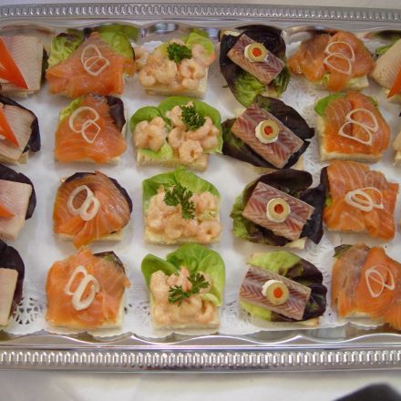 Kalte Platten: Canapes mit Fisch