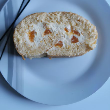 Fluffige Biskuitrolle mit Mandarinen