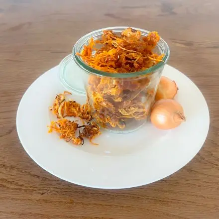 Röstzwiebeln selber machen: aus Pfanne, Ofen oder Airfryer