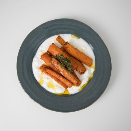 Ofen-Karotten auf Fetacreme