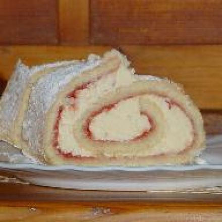 Biskuitrolle mit Buttercreme