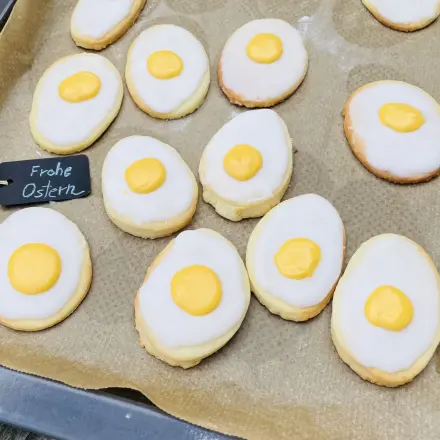 Spiegelei-Kekse – einfaches Osterplätzchen-Rezept