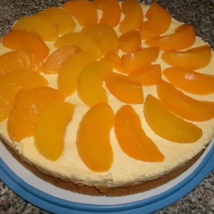Schneller Pfirsichkuchen mit Paradiescreme