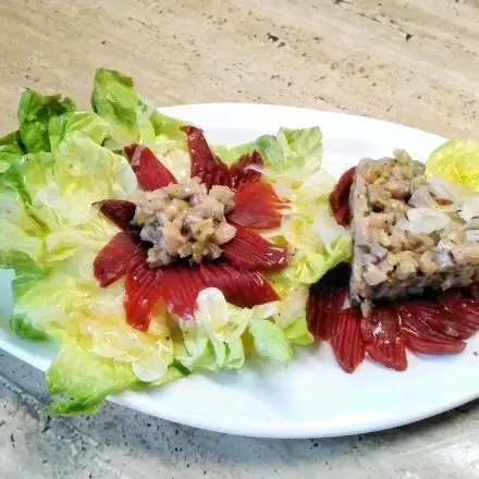 Matjes-Häckerle auf Rote-Bete-Carpaccio