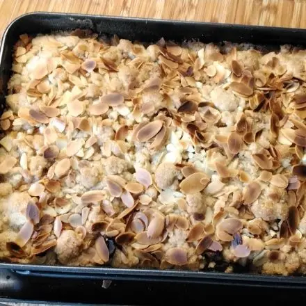 Apfelkuchen mit Mandelblättchen & Streusel