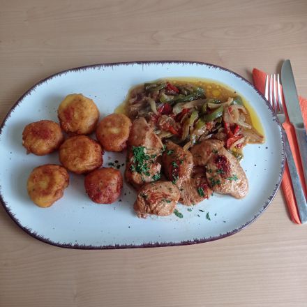 Marinierte Hähnchenbrust mit Paprika-Fenchel-Gemüse