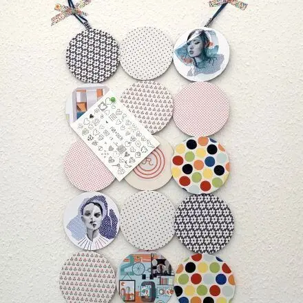 Pinnwand aus Bierdeckeln und Stoff selber machen