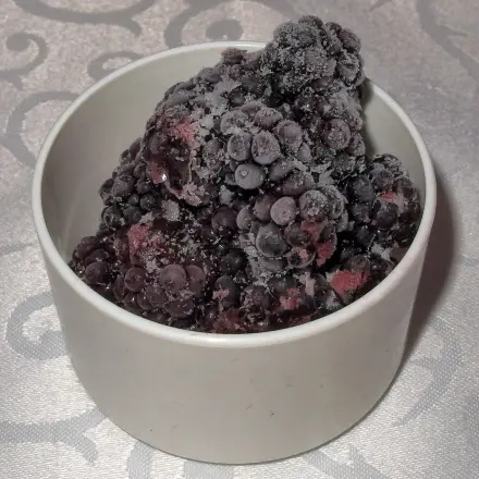 Kalorienbewusst genießen - gefrorene Früchte statt Speiseeis