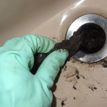 Vorsicht bei der Benutzung von (handelsüblichen) Abflussreinigern