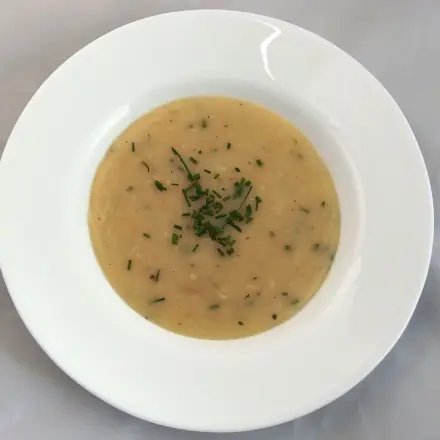 Heb das Spargelwasser auf und koch eine Suppe draus!