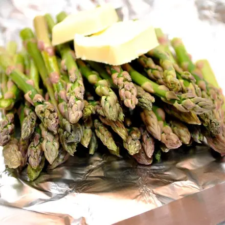 Spargel in Alufolie garen