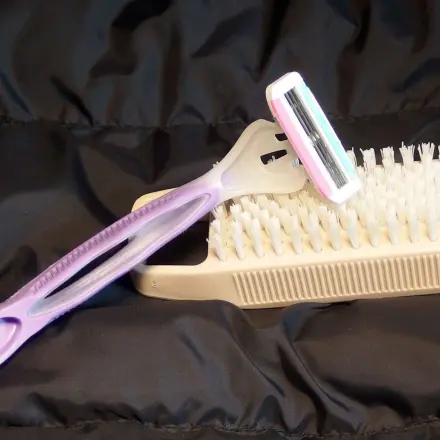 Rasierklingen reinigen mit Nagelbürsten