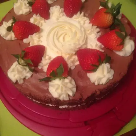 Chocolate Mousse-Vanillecreme-Erdbeer-Torte