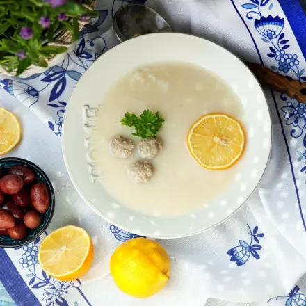 Jouvarlakia - griechische Hackbällchen in einer leckeren Suppe