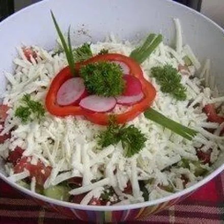 Bulgarischer Schopska-Salat