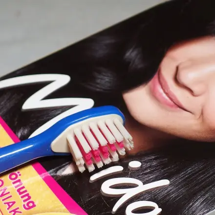 Strähnchen am besten mit einer Zahnbürste