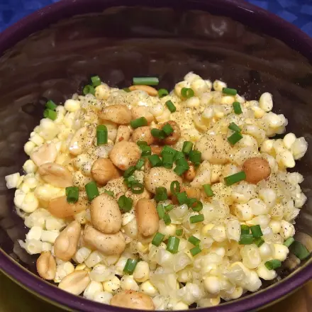 Erdnuss-Mais-Salat