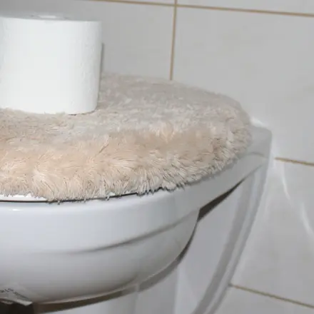 Handballenreiben auf dem stillen Örtchen