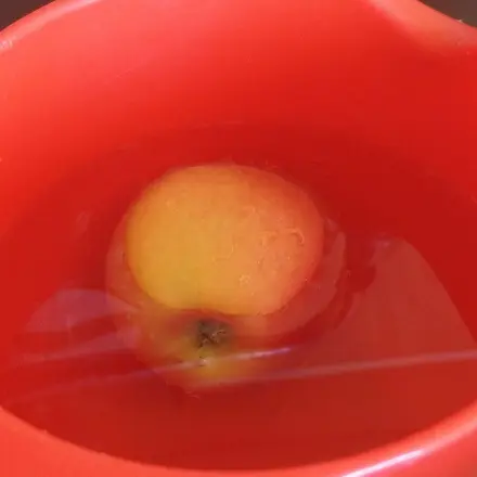 Ganz einfach Maden aus Obst entfernen