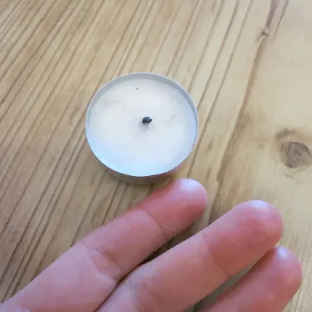 Stachel aus Finger entfernen mit Wachs und Wasser