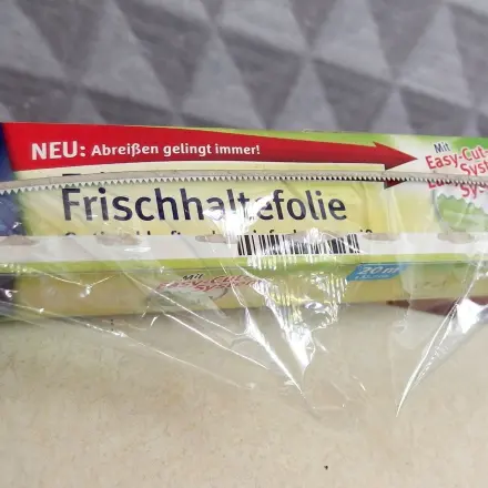 Auf dem Küchenschrank: Frischhaltefolie