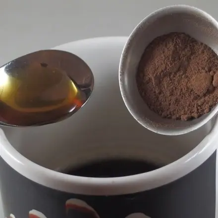 Kaffee mit Kakao und Honig