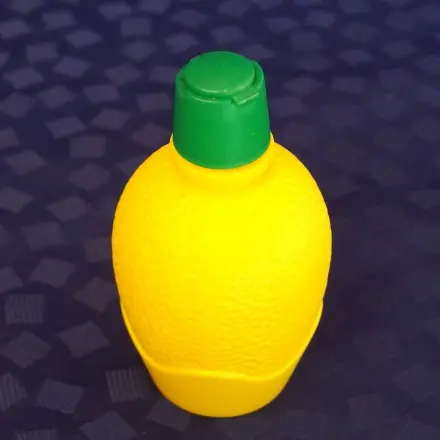 Säure aus der kleinen Plastikzitrone immer griffbereit gegen Kalk