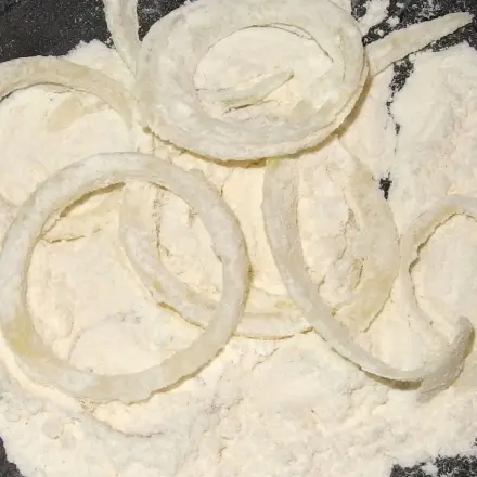 Zwiebelringe, braun und knusprig