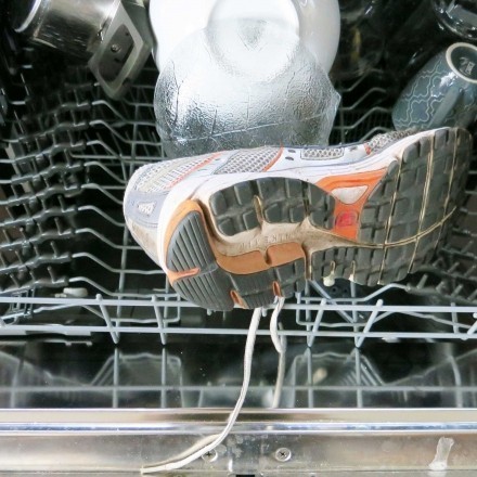 Turnschuhe waschen in der Spülmaschine