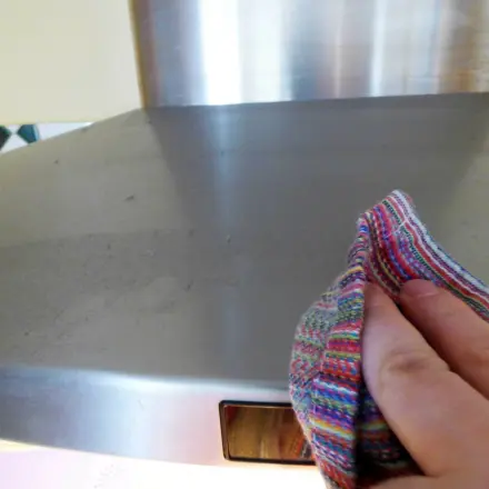 Fett von Herd und Dunstabzug entfernen